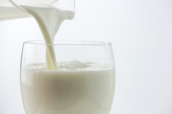 What is the film after the milk is heated? Can I eat it? 2 tips to help you reduce milk skin production