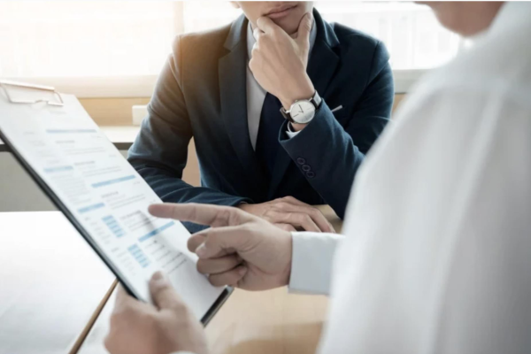 How to buy an investment insurance policy? 8 questions that experts tell you must ask before purchasing